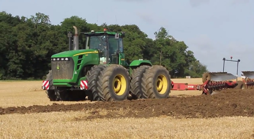 Pivot Steer Tractors on tyres featuring John Deere 9630R, Versatile 946 ...