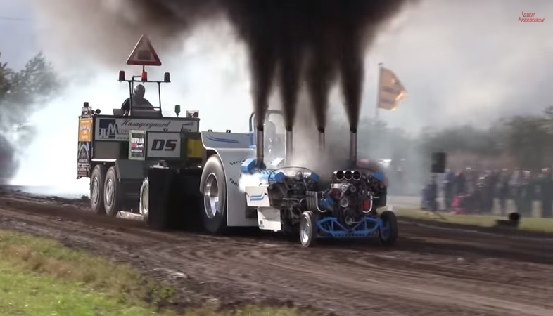 Smoking Tractor Pulling Beasts In Action!