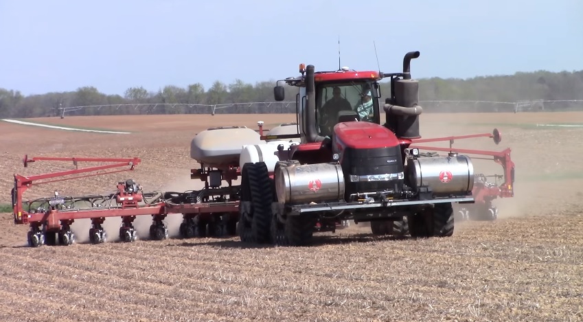 New 2016 Case IH 2150 Early Riser Planter pulled by a Case IH 470 ...