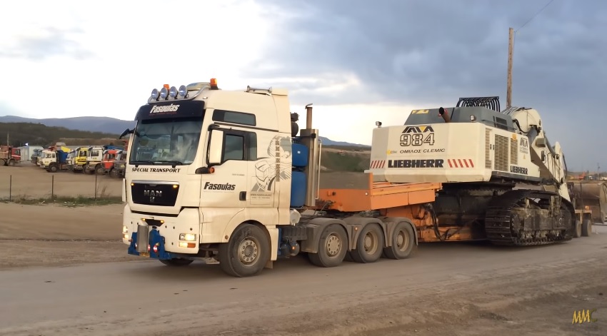 Hold at least 130 ton. Liebherr 984. Liebherr r984. Экскаватор Либхер 984. Либхер 9200.