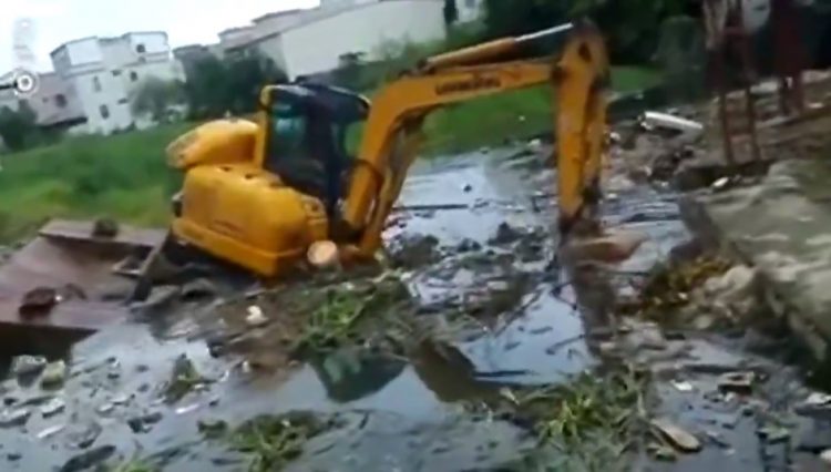 Excavator Fail