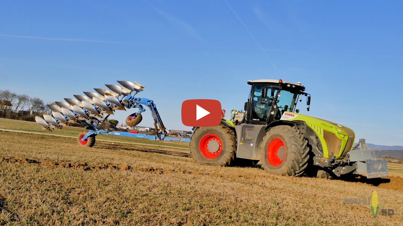 Labour d'une parcelle de luzerne, avec un Claas Xerion 4000 et sa