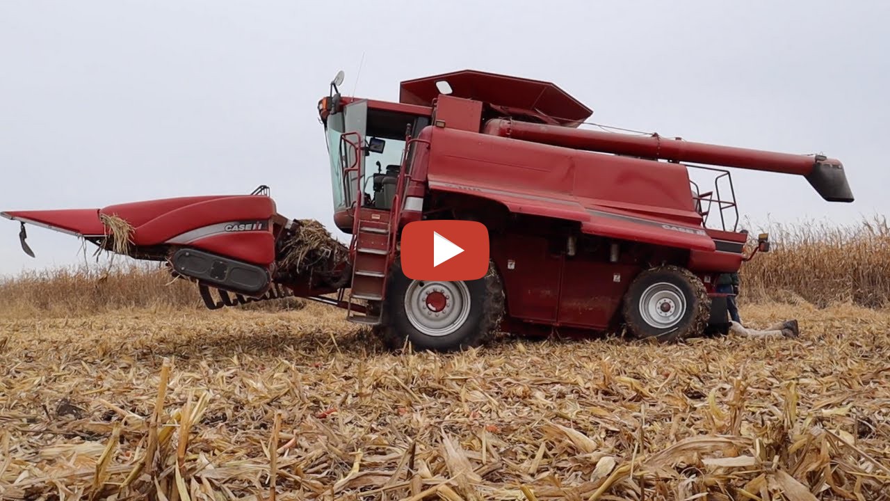 A broken rear axle on our 2001 Case IH 2388 combine Cole The Cornstar