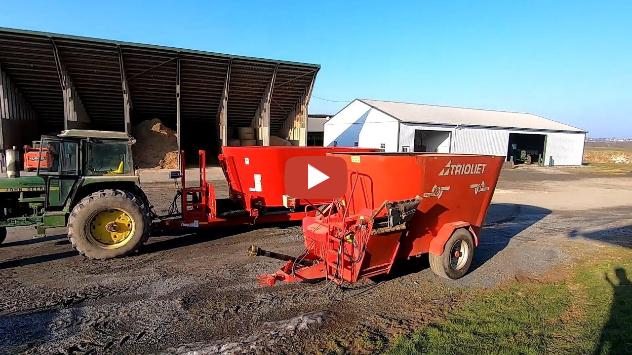 10th Generation Dairyman - New Feed Mixer Meyer F585 - Pressure washing