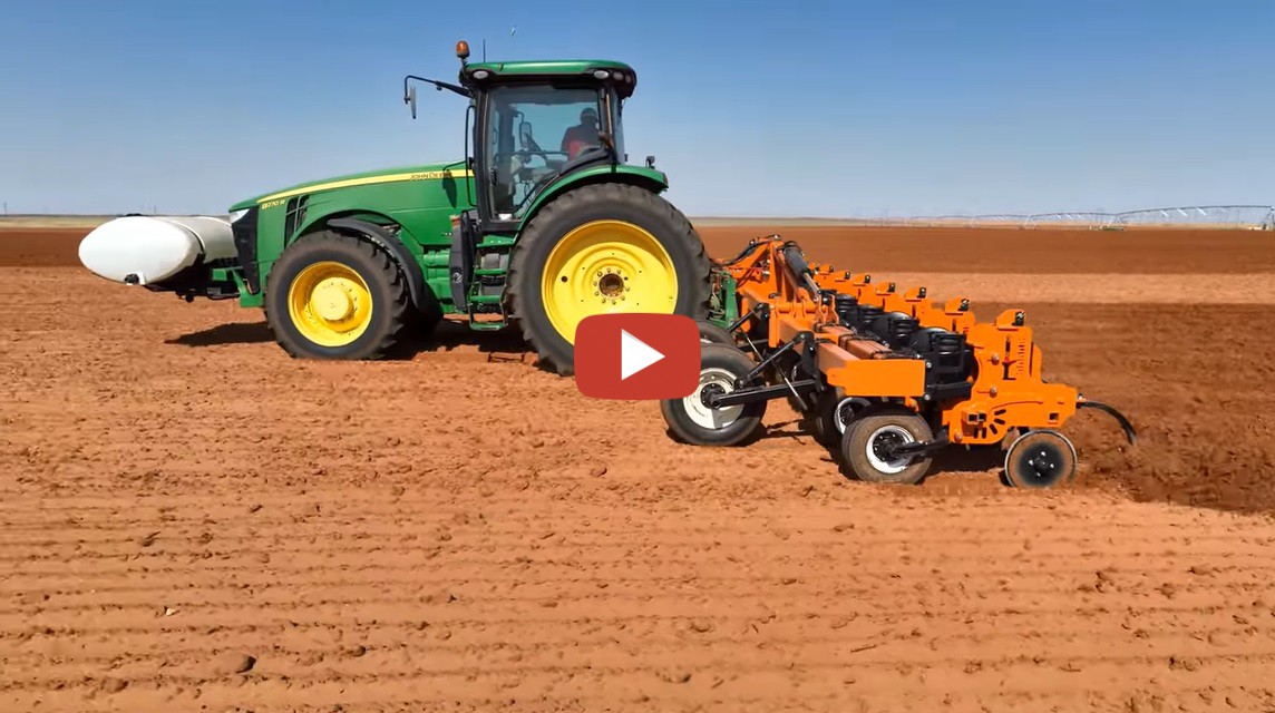 Busy time on the farm.. Spring 2022 Chisel plowing, Planting with John Deere equipment... Oobree