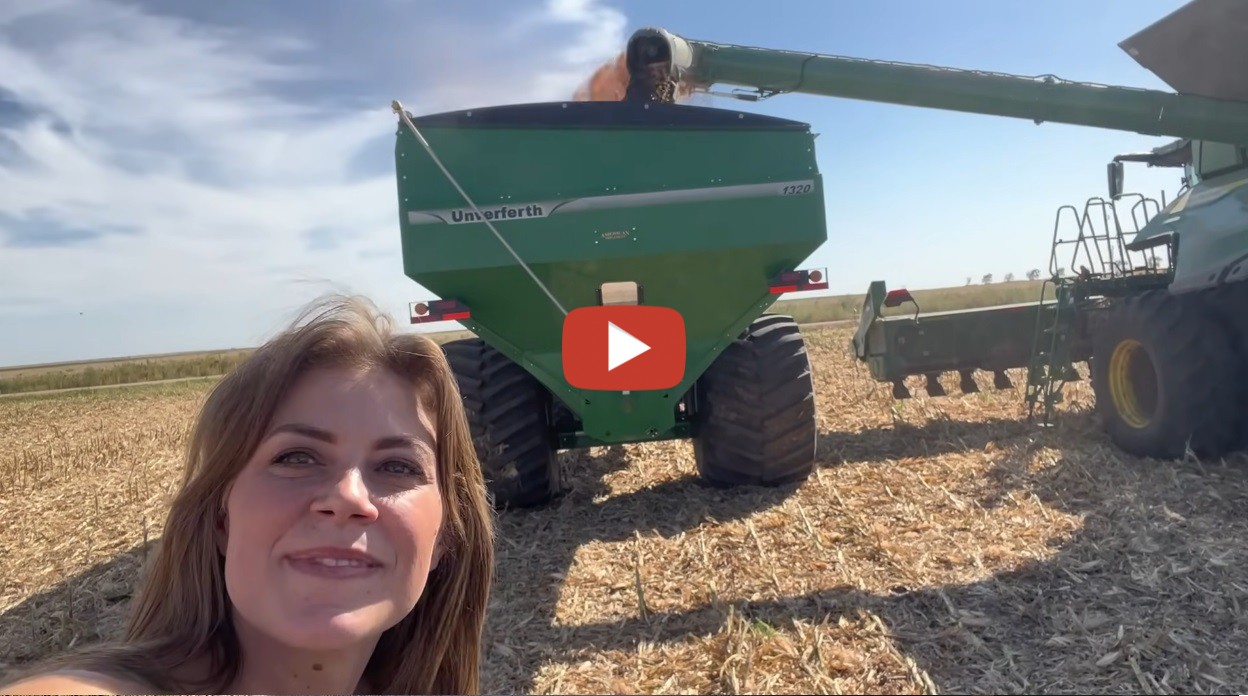 JojoSnow -- Farm Recruits City Girl To Work On The Combine! | Harvest ...