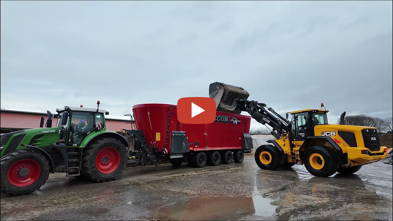 Feeding cows..The Biggest Peecon 4 auger Feed mixer Peecon Biga